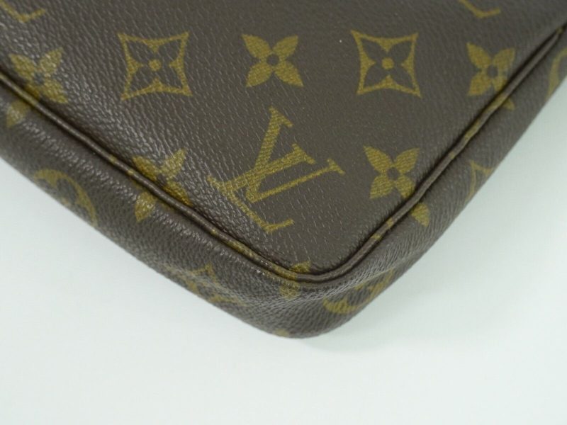 Louis Vuitton Pochette Accessoire  Canvas Clutch Bag - Barde - Image 4