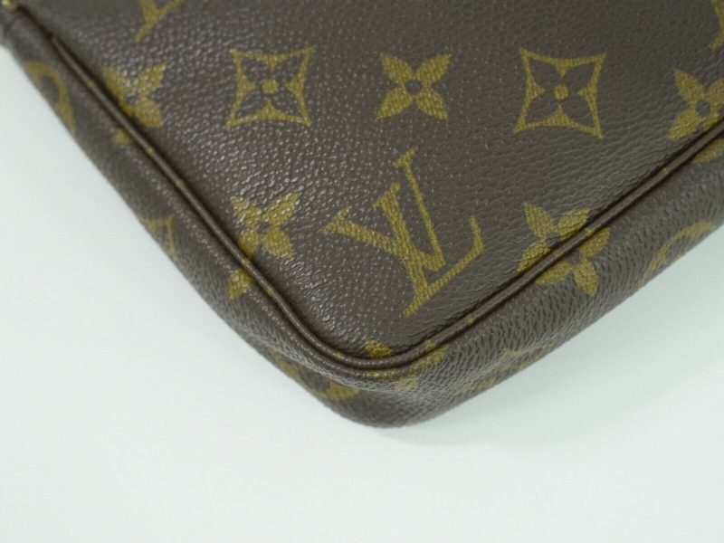 Louis Vuitton Pochette Accessoire  Canvas Clutch Bag - Barde - Image 5