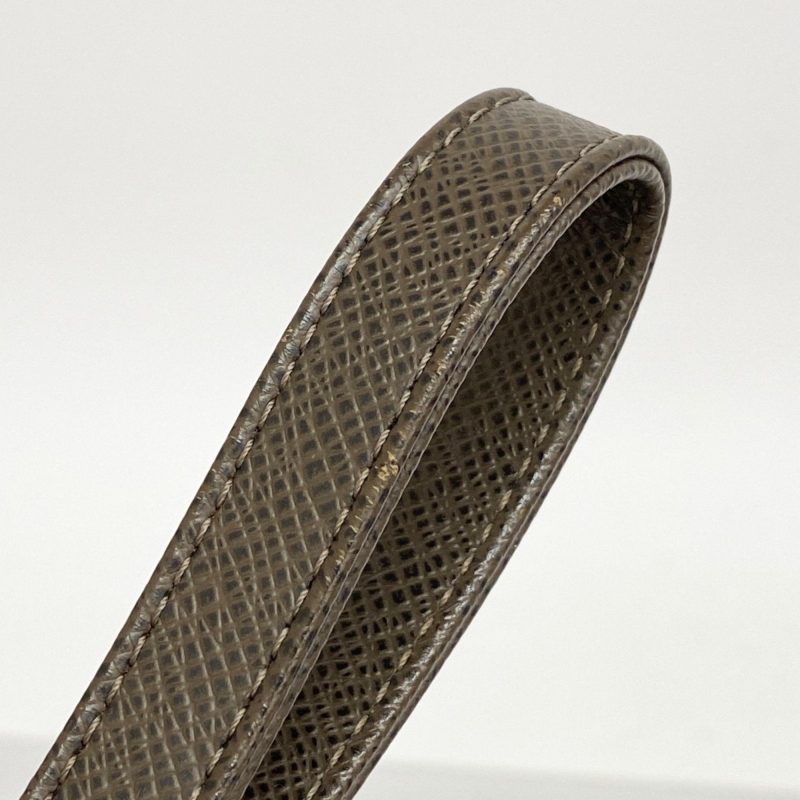 Louis Vuitton Selenga  Leather Clutch Bag - Barde - Image 4
