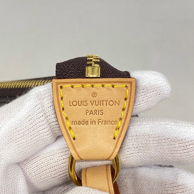 Louis Vuitton Pochette Accessoires  Patent Leather Clutch Bag - Barde - Image 6