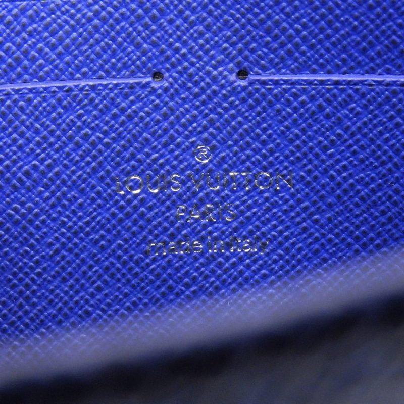 Louis Vuitton Taiga Monogram Pochette Voyage MM Clutch - Barde - Image 6