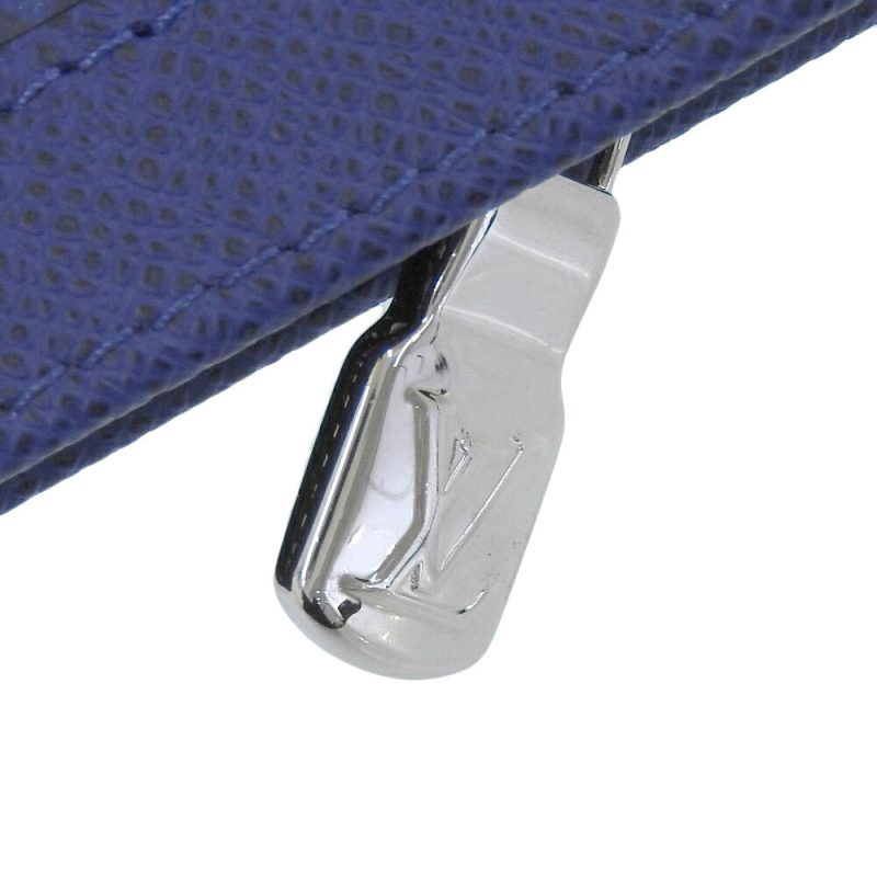 Louis Vuitton Taiga Monogram Pochette Voyage MM Clutch - Barde - Image 5