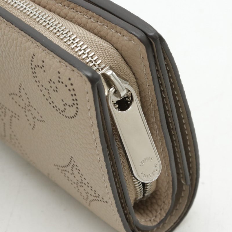 Louis Vuitton Mahina Monogram Compact Wallet M80817 - Barde - Image 4