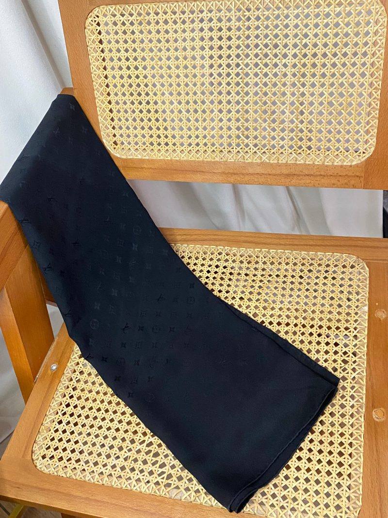 Louis Vuitton Black Monogram Scarf - Barde