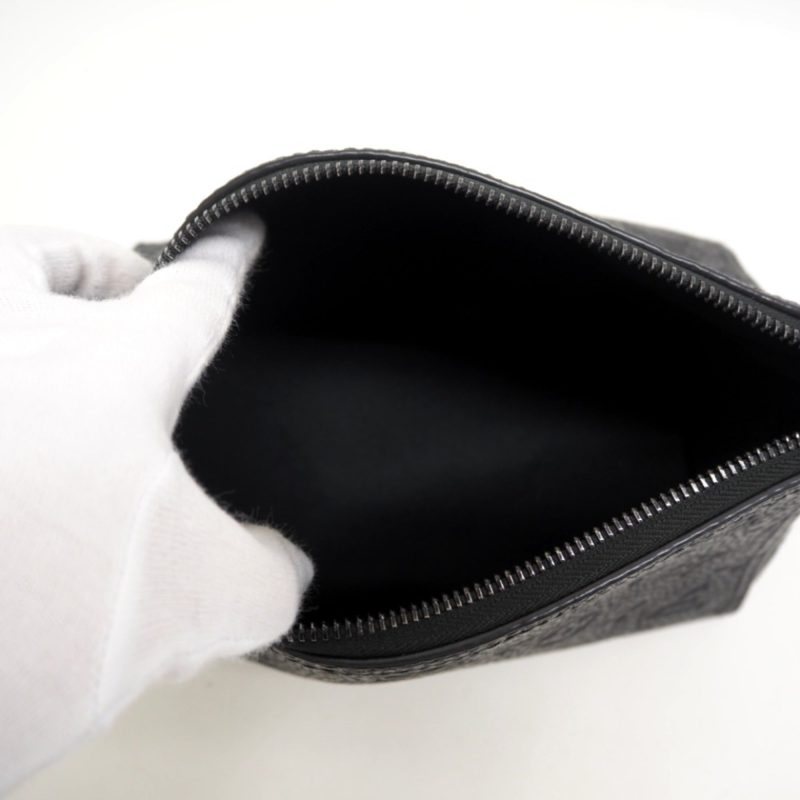 Louis Vuitton Triangle  Leather Shopper Bag - Barde - Image 4