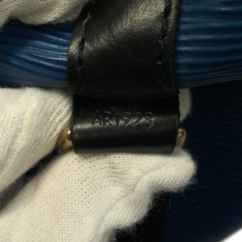 Louis Vuitton Petit Noé  Leather Shoulder Bag - Barde - Image 6