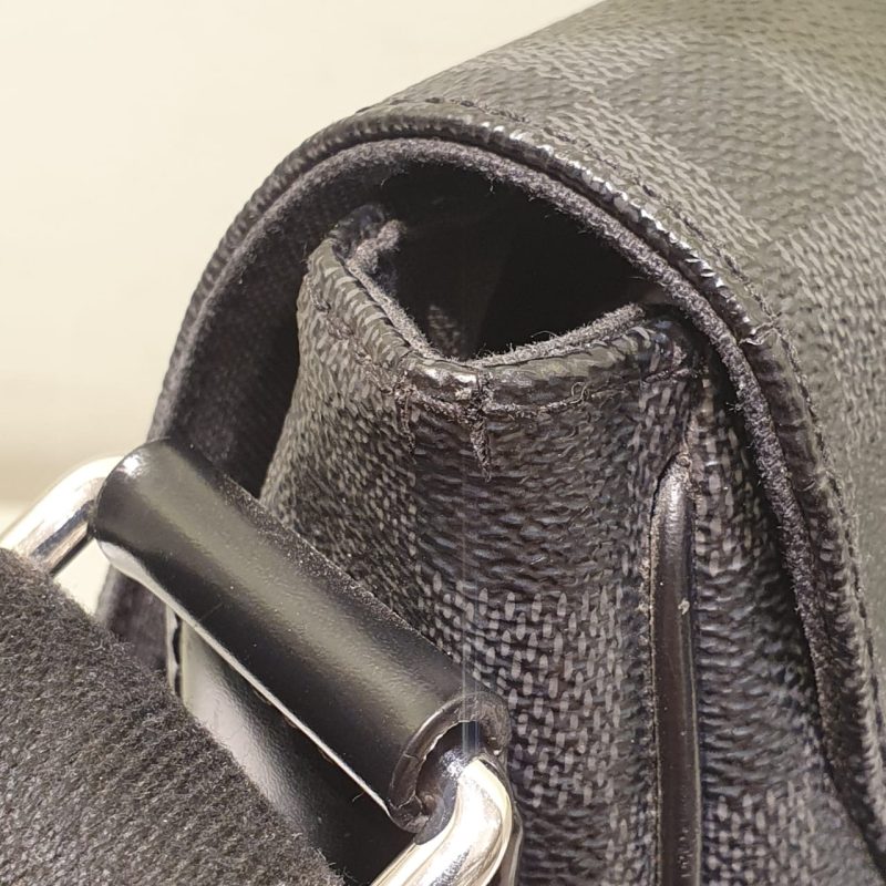 Louis Vuitton Damier Graphite District MM Messenger Bag - Barde - Image 6