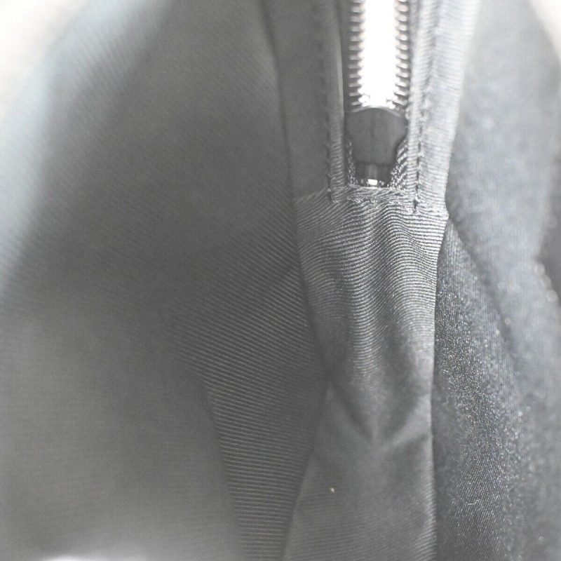 Louis Vuitton Taiga  Leather Shoulder Bag - Barde - Image 5