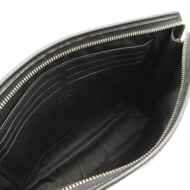 Louis Vuitton Taiga Pochette Voyage MM Clutch Black - Barde - Image 4