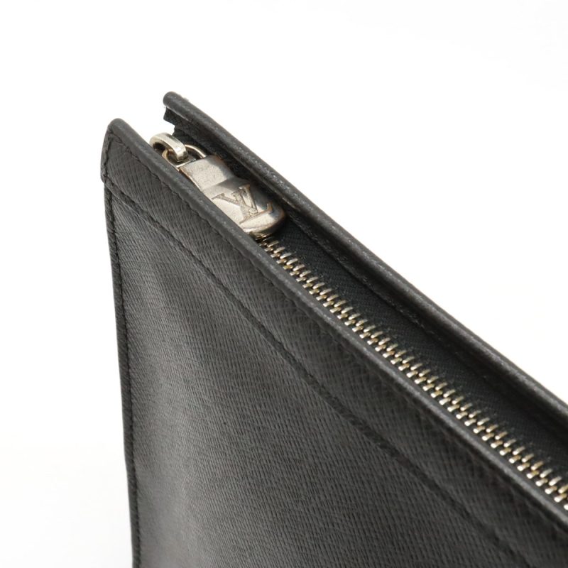 Louis Vuitton Taiga Pochette Voyage MM Clutch Black - Barde - Image 5