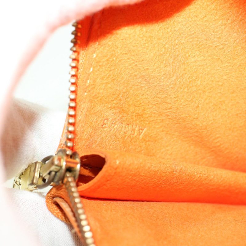 Louis Vuitton Pochette Accessoire  Leather Clutch Bag - Barde - Image 6