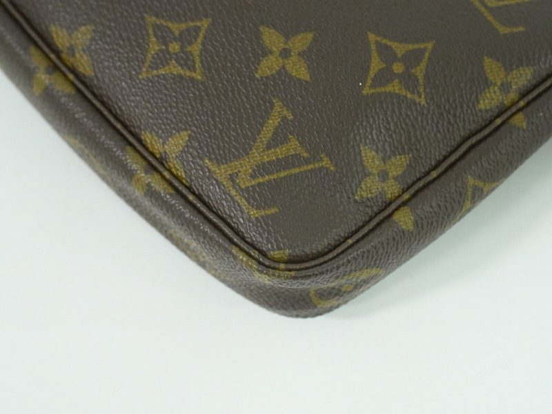 Louis Vuitton Pochette Accessoire  Canvas Clutch Bag - Barde - Image 6