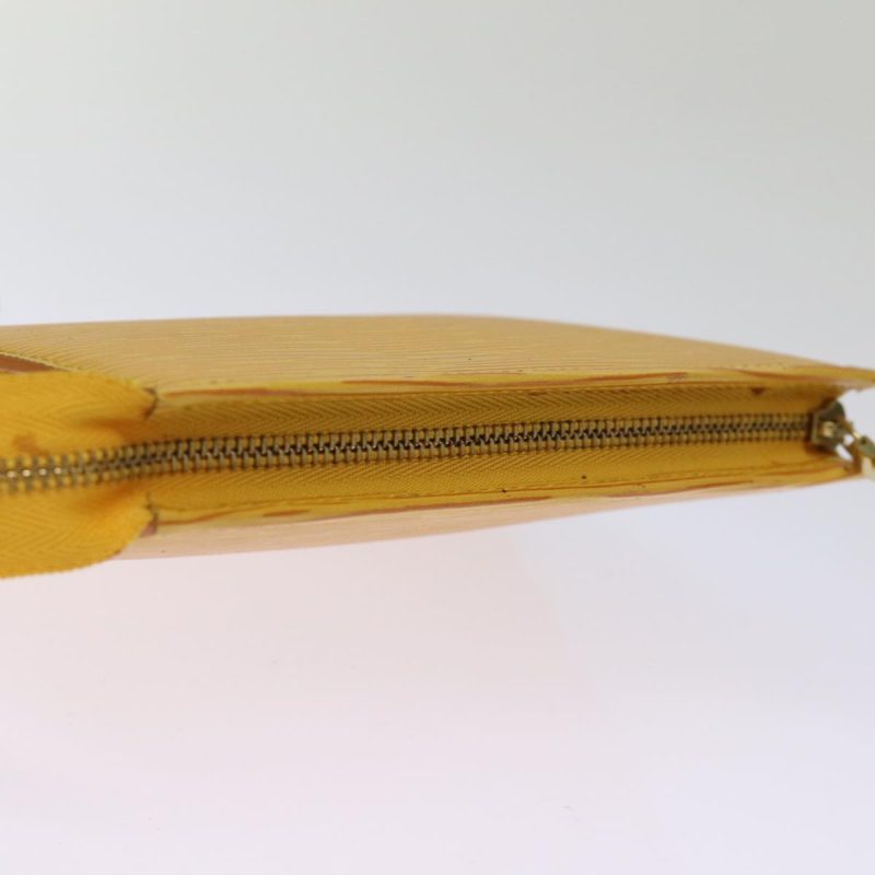 Louis Vuitton Pochette Voyage  Leather Clutch Bag - Barde - Image 4