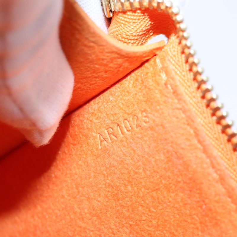 Louis Vuitton Pochette Accessoire  Leather Clutch Bag - Barde - Image 6