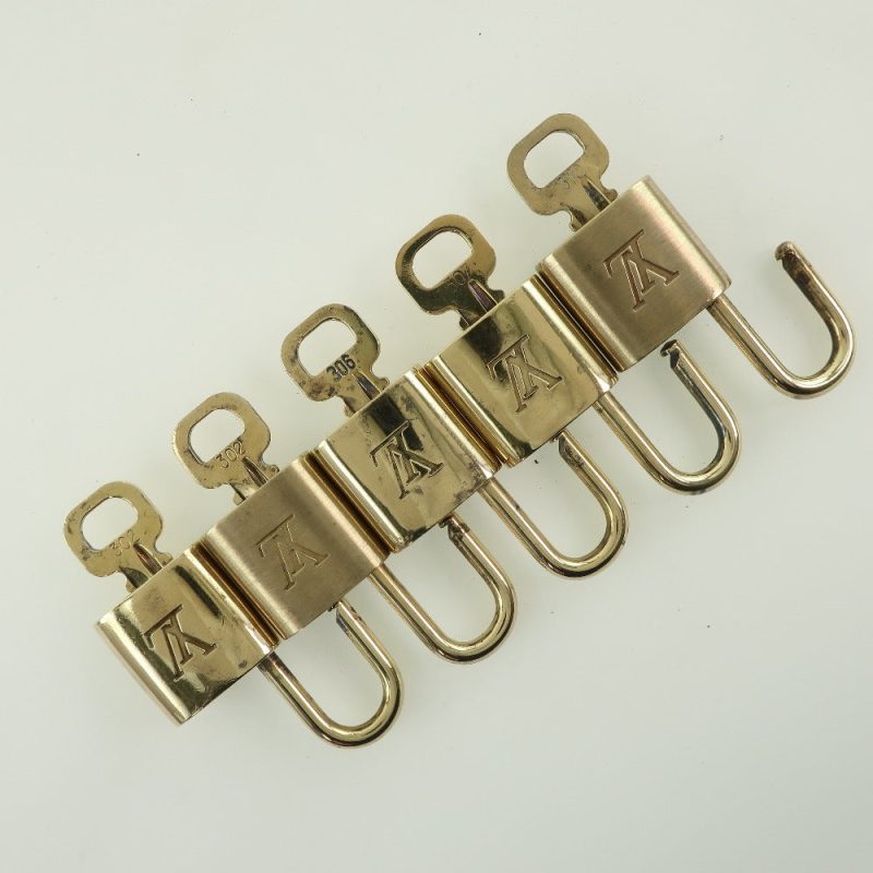 Louis Vuitton Brass Padlock & Key Set - Barde - Image 6
