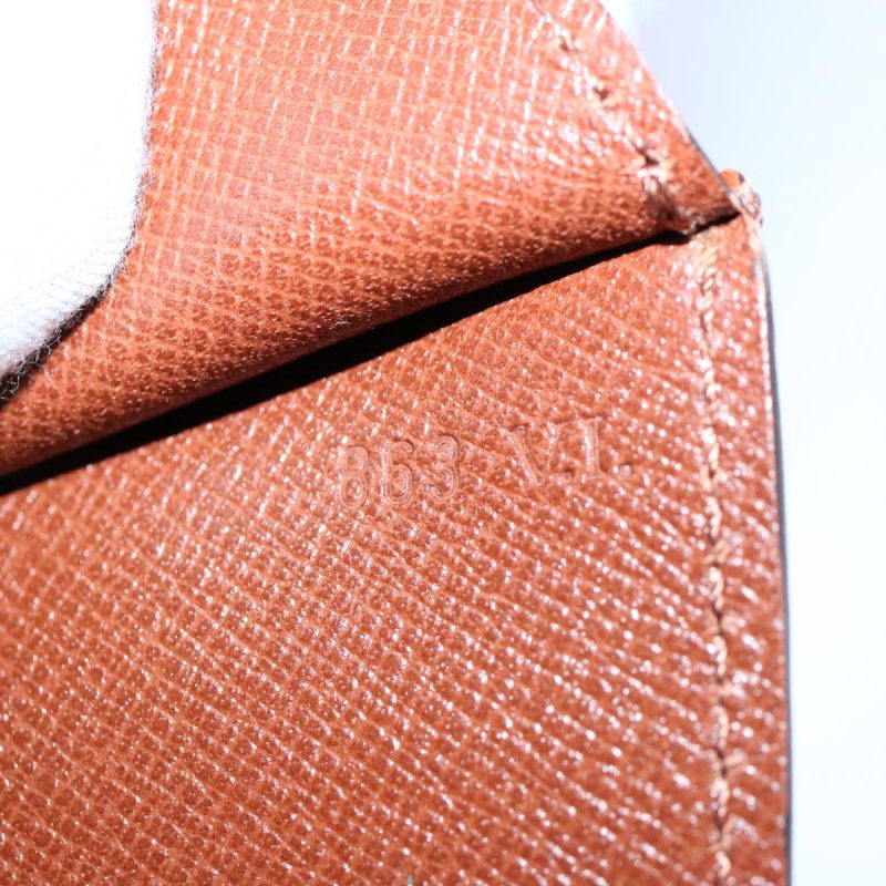 Louis Vuitton Montaigne  Leather Clutch Bag - Barde - Image 6