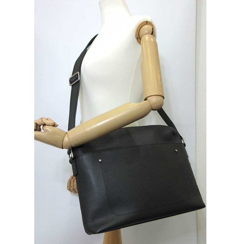 Louis Vuitton Taiga Grigori Messenger Bag Black - Barde - Image 7