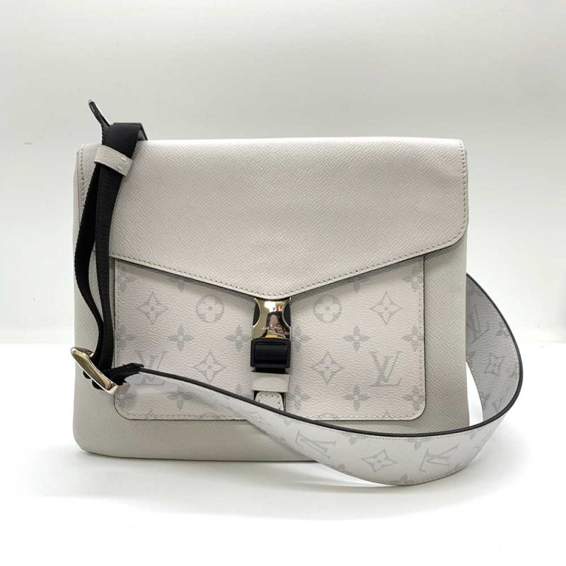 Louis Vuitton Flap Messenger Bag M30411 - Barde