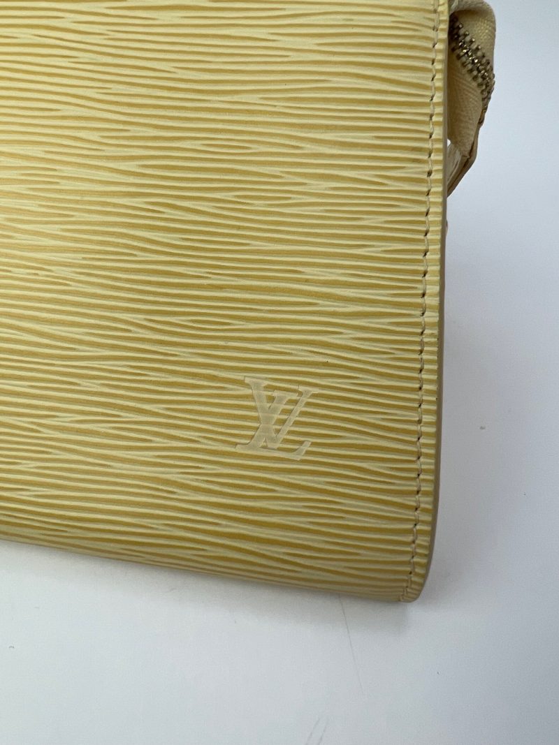 Louis Vuitton Pochette Accessories  Epi 24 Yellow Leather Crossbody Bag - Barde - Image 4