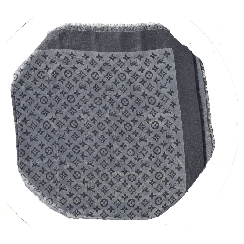 Louis Vuitton Monogram Scarf in Grey Silk-Wool Blend - Barde - Image 4
