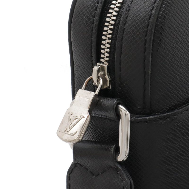 Louis Vuitton Taiga Anton Leather Shoulder Bag M33431 - Barde - Image 4