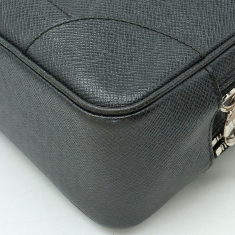 Louis Vuitton Pavel  Leather Clutch Bag - Barde - Image 3