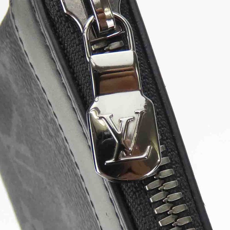 Louis Vuitton Monogram Eclipse Pochette Discovery PM Clutch - Barde - Image 10