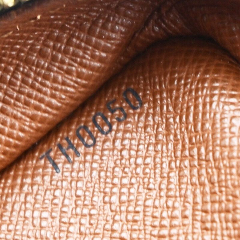 Louis Vuitton Porte Documents Voyage  Canvas Handbag - Barde - Image 6