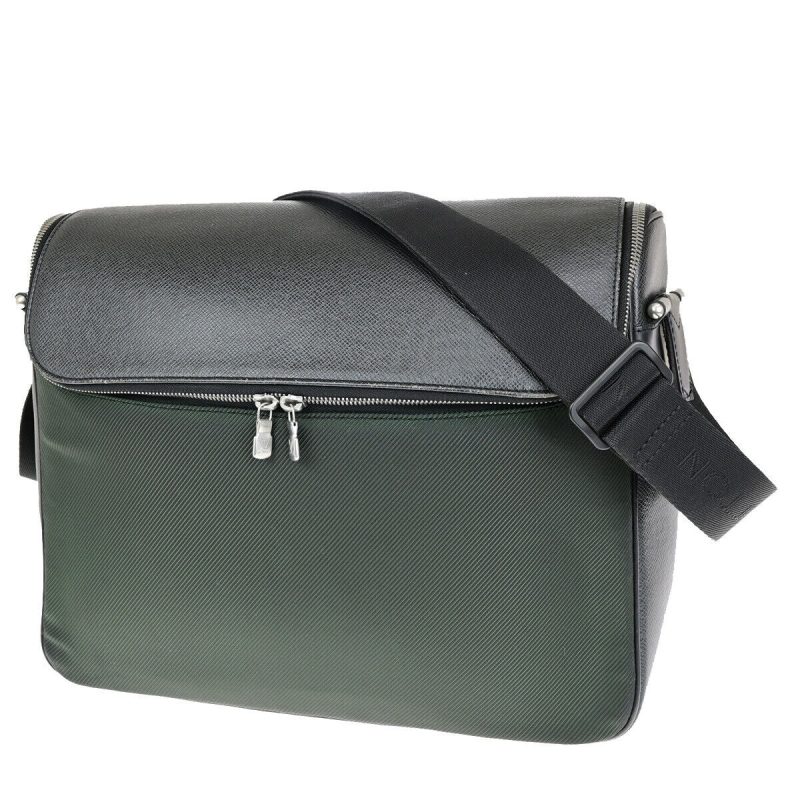 Louis Vuitton Taiga  Synthetic Shoulder Bag - Barde