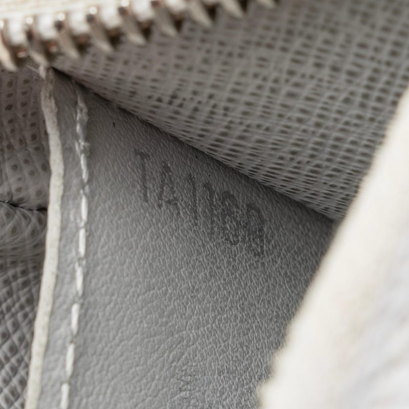 Louis Vuitton Limited Edition Monogram Chalk Canvas Logo Story PM Key Pouch (SHF-22616) - Barde - Image 4