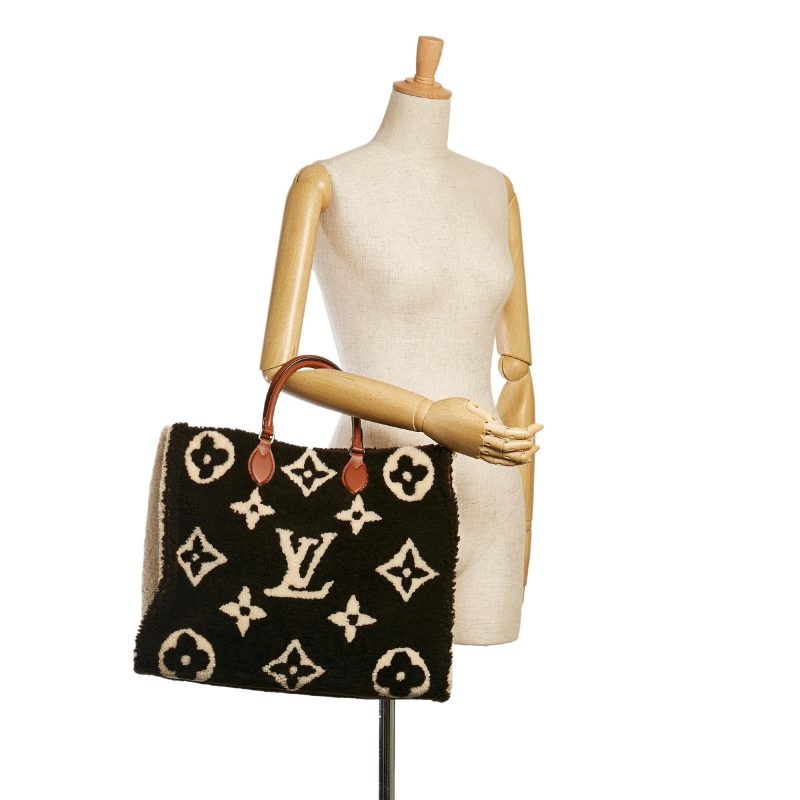 Louis Vuitton Monogram Giant Shearling Teddy Onthego GM (SHG-37287) - Barde - Image 5