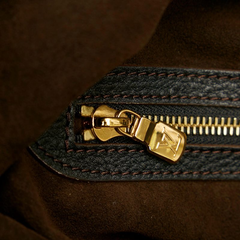 Louis Vuitton Monogram Mahina XL (SHG-36555) - Barde - Image 9