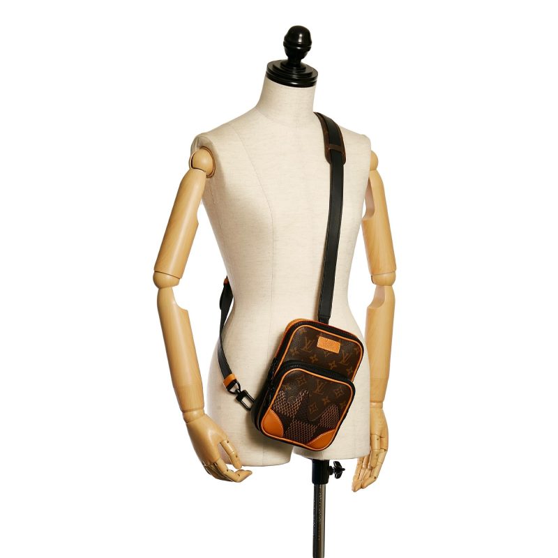 Louis Vuitton Monogram Nigo Danube (SHG-35703) - Barde - Image 5