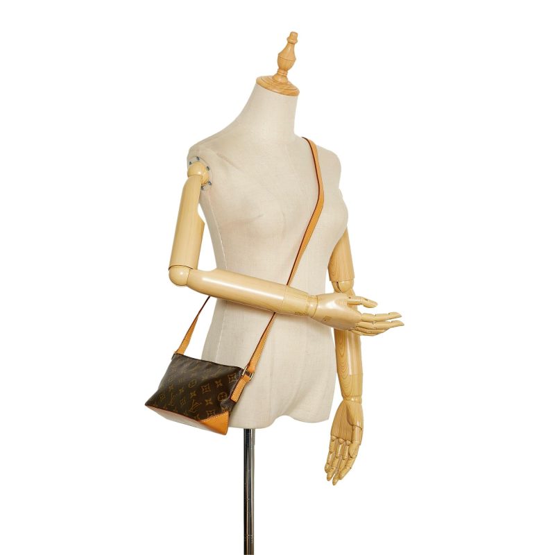 Louis Vuitton Monogram Trotteur (SHG-37847) - Barde - Image 5