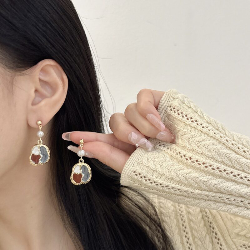 Sense Retro Style Irregular Color Matching Earrings - Image 7