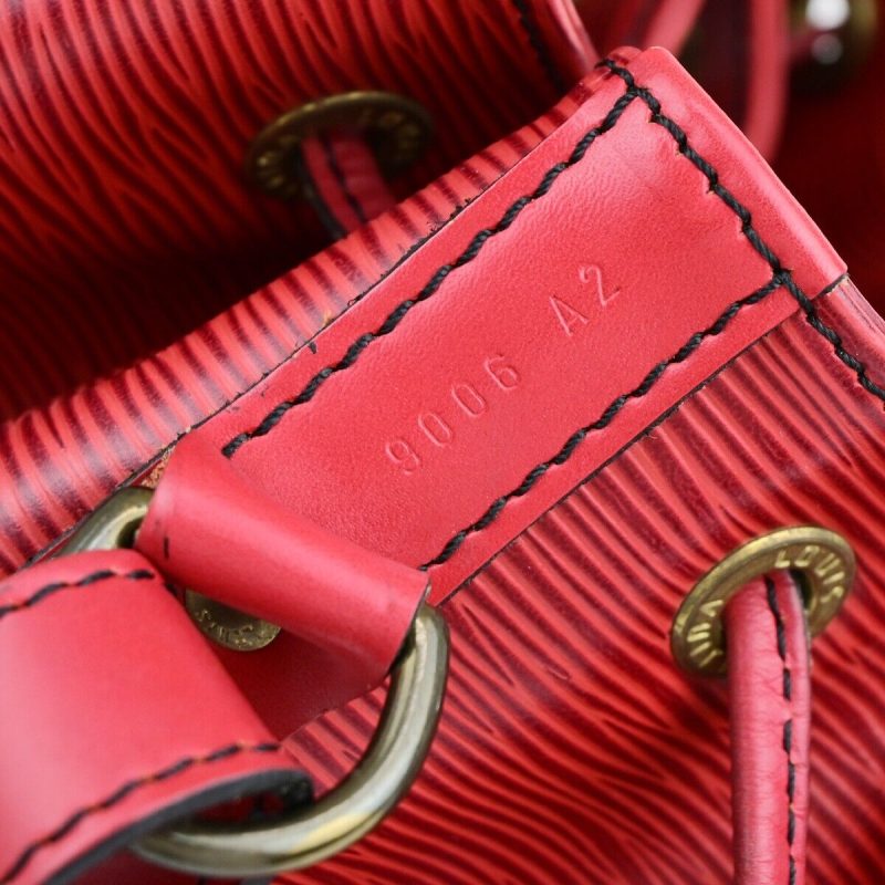 Louis Vuitton Petit Noé  Leather Shoulder Bag - Barde - Image 6