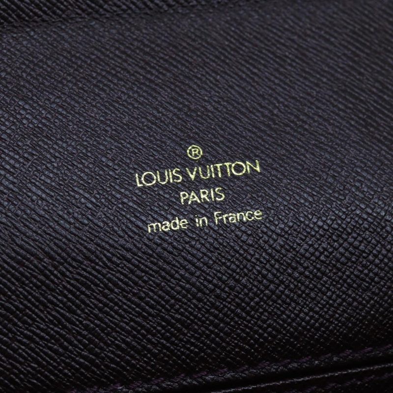 Louis Vuitton Taiga  Leather Handbag - Barde - Image 6