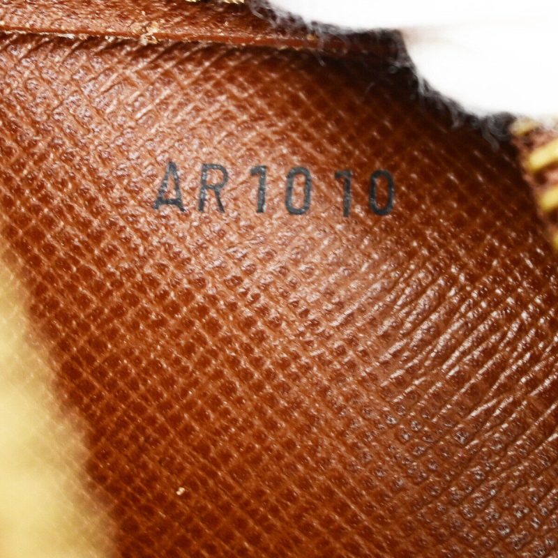 Louis Vuitton Orsay  Canvas Clutch Bag - Barde - Image 5