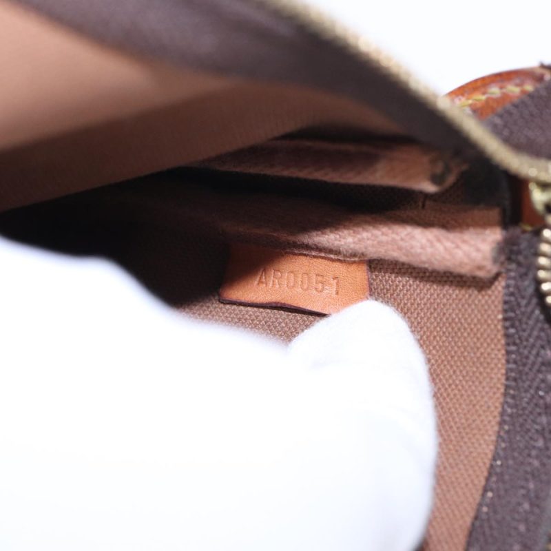 Louis Vuitton Pochette Accessoire  Canvas Clutch Bag - Barde - Image 6