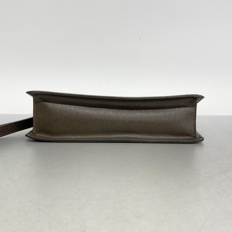 Louis Vuitton Selenga  Leather Clutch Bag - Barde - Image 6