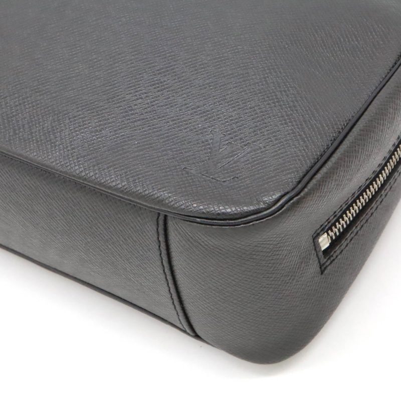 Louis Vuitton Taiga Leather Toiletry Pouch Black - Barde - Image 3