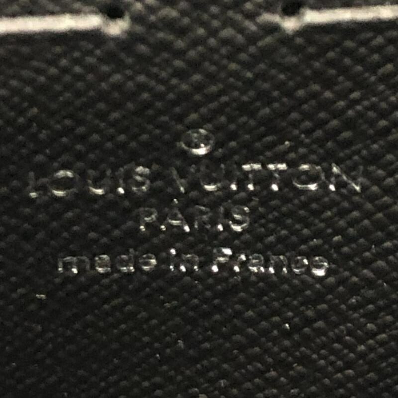 Louis Vuitton Pochette Voyage  Leather Clutch Bag - Barde - Image 6