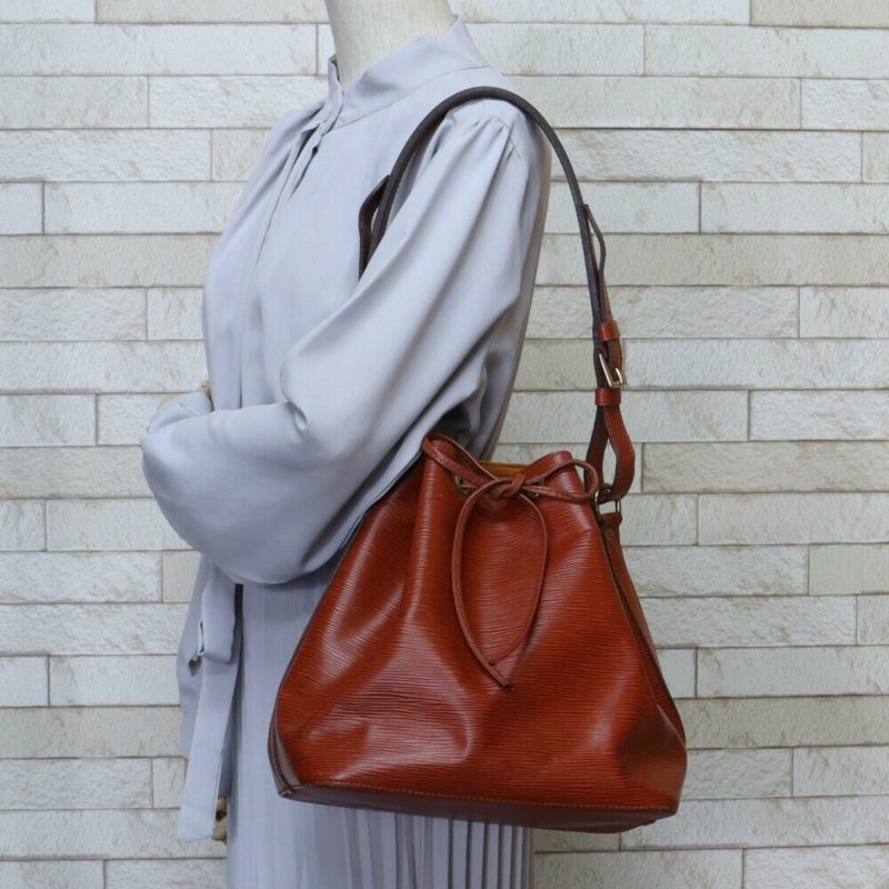 Louis Vuitton Noé  Leather Shoulder Bag - Barde - Image 6