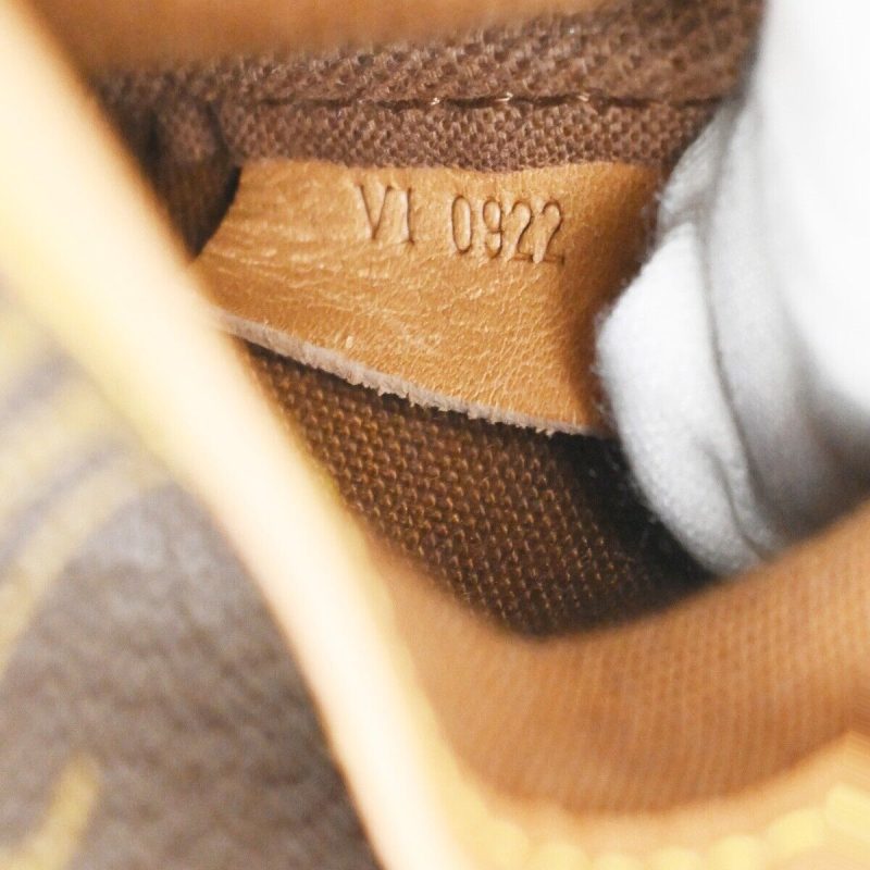 Louis Vuitton Saumur 30  Canvas Shoulder Bag - Barde - Image 5