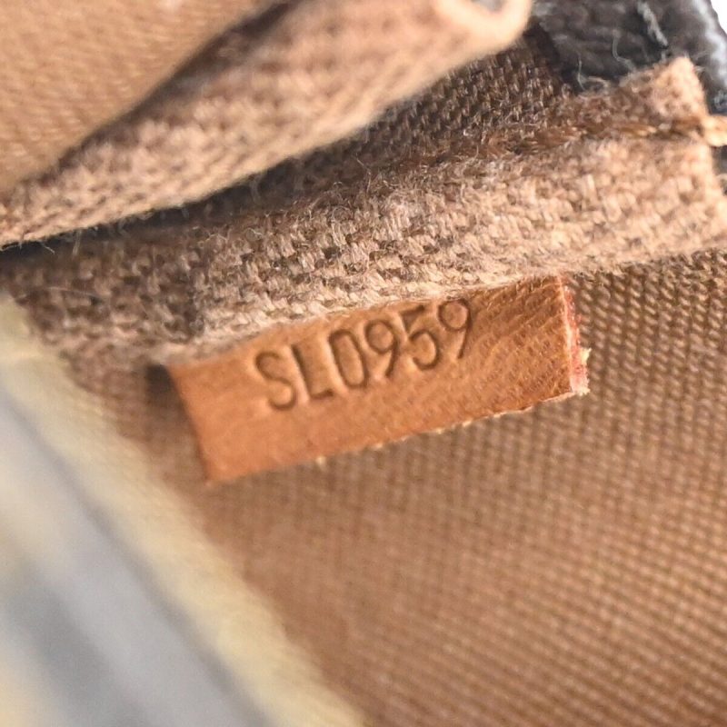 Louis Vuitton Pochette Accessoires  Canvas Clutch Bag - Barde - Image 6