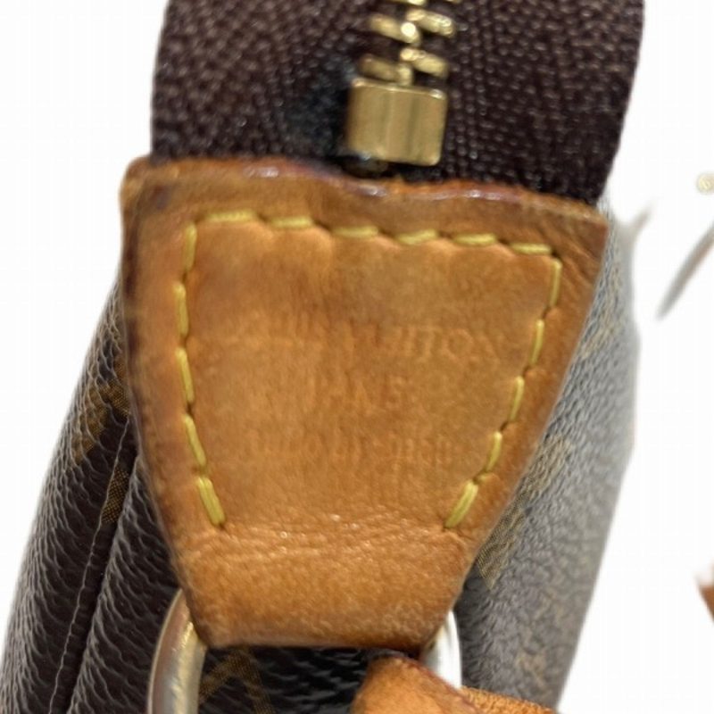 Louis Vuitton Pochette Accessoire  Canvas Clutch Bag - Barde - Image 6