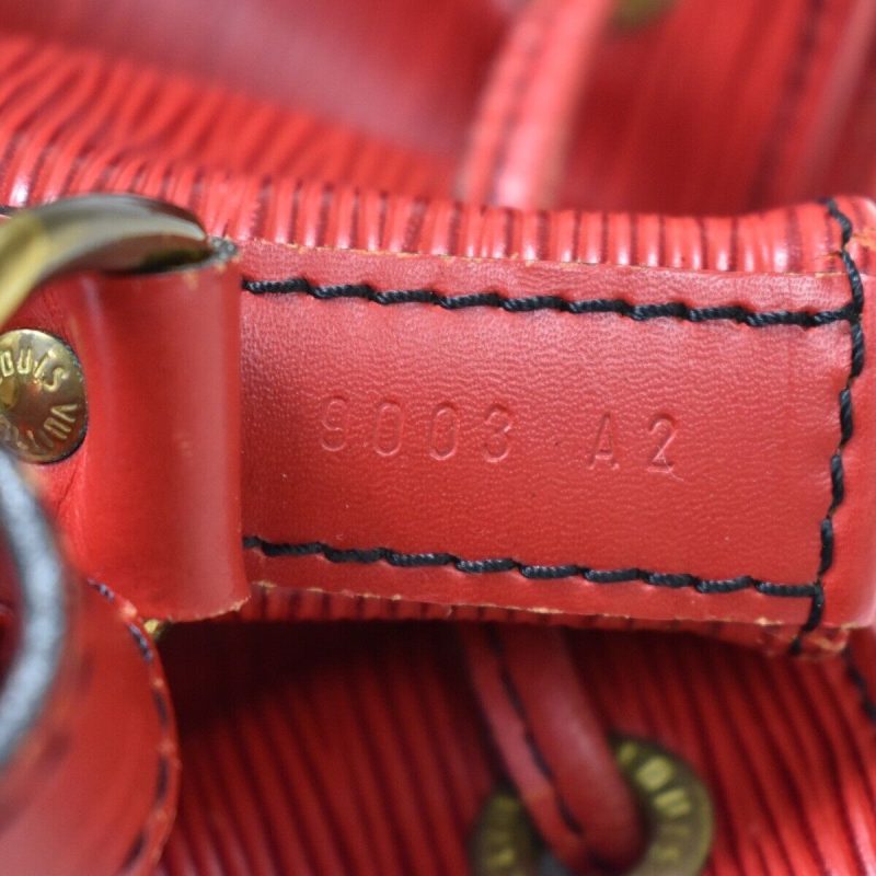 Louis Vuitton Petit Noé  Leather Shoulder Bag - Barde - Image 6