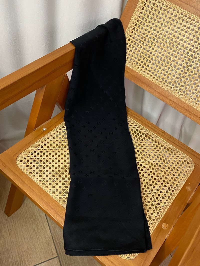 Louis Vuitton Black Monogram Scarf - Barde - Image 6