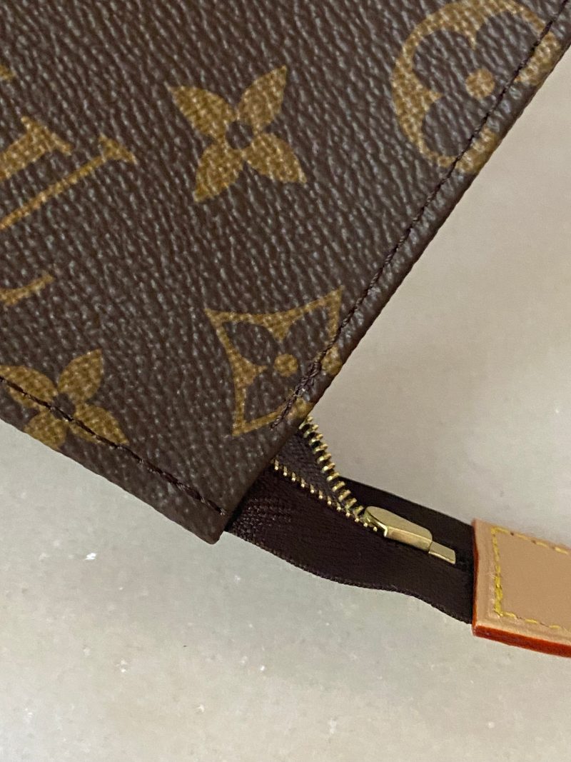 Louis Vuitton Monogram Toiletry Pouch 26 - Barde - Image 8