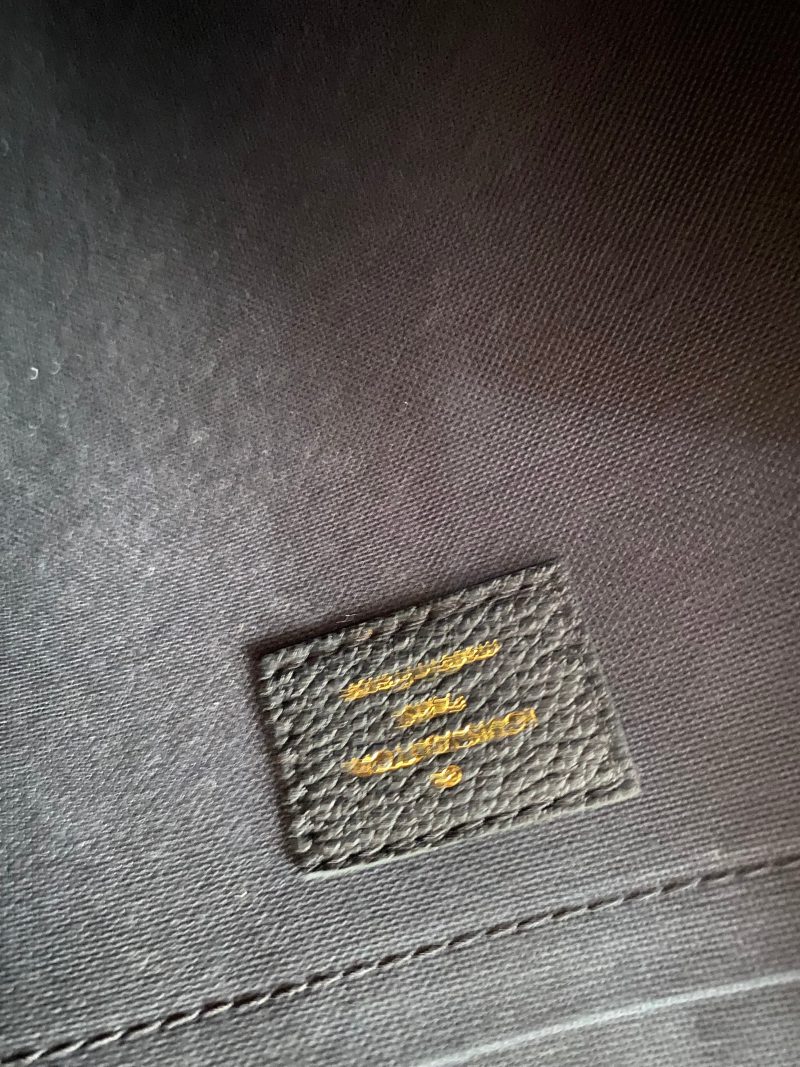 Louis Vuitton Black Monogram Empreinte Daily Pouch - Barde - Image 2